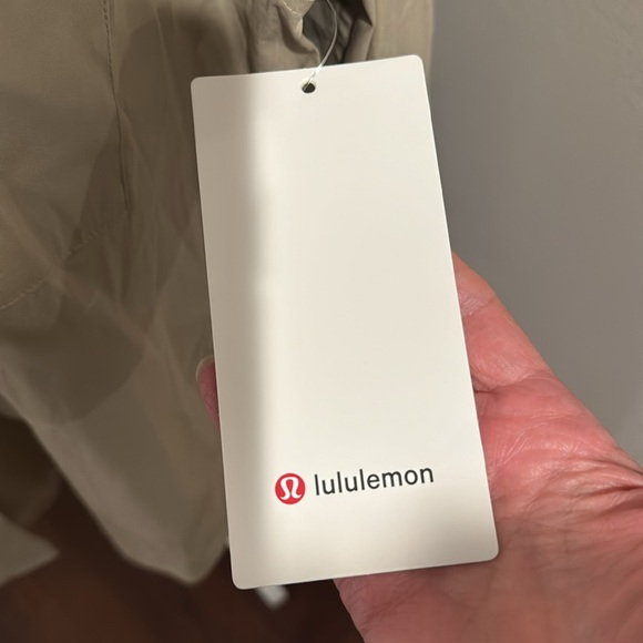 Lululemon NWT cotton blend poplin button down shirt - Picture 8 of 12